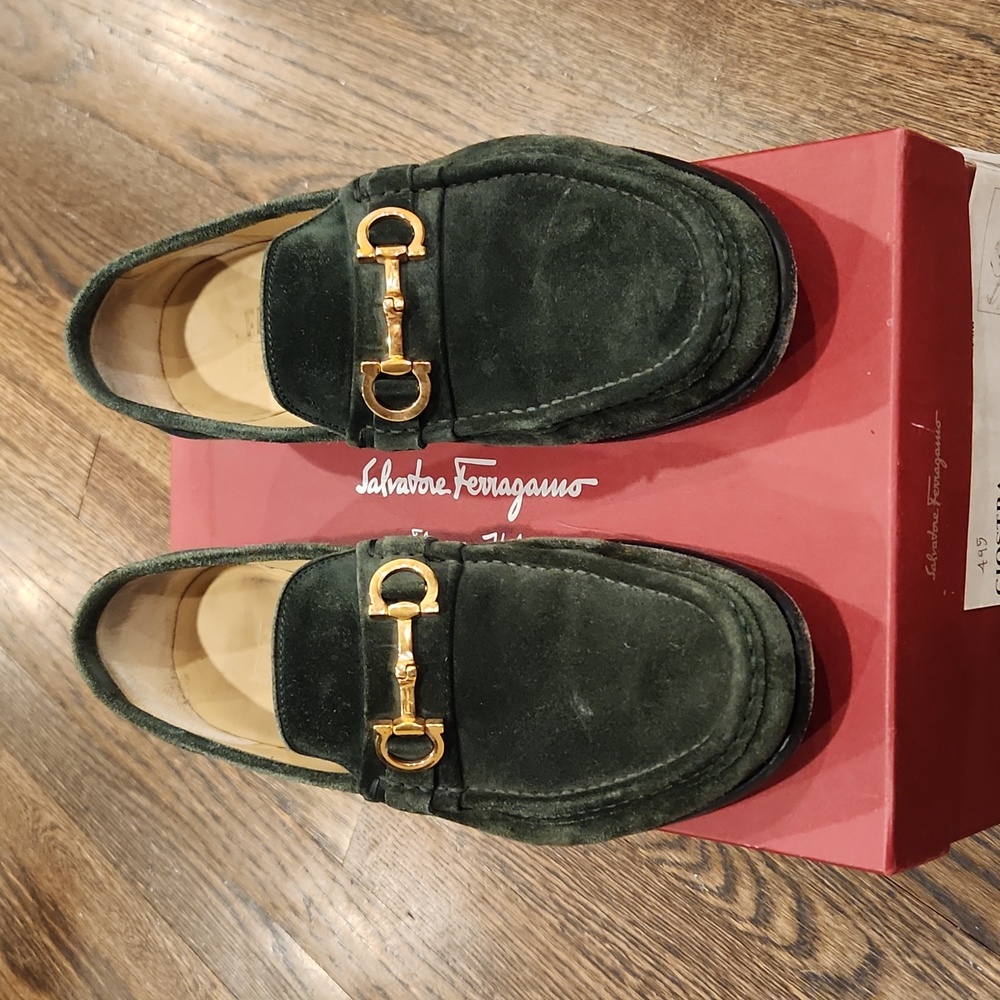 Ferragamo Suede Green Gold logo Loafers